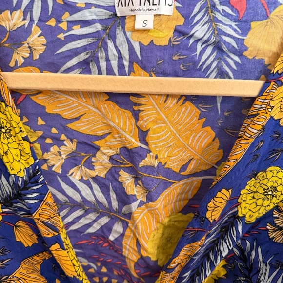 XIX Palms Honolulu Floral Wrap Blouse Size Small - Picture 6 of 10